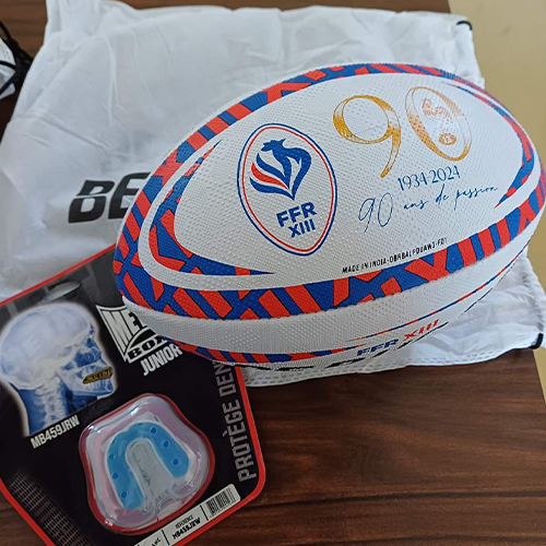 remise de ballons offert aux jeunes licenciés de l'école de rugby carl entraigues XIII